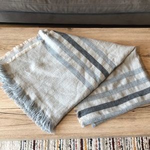 Neutral wrap/scarf